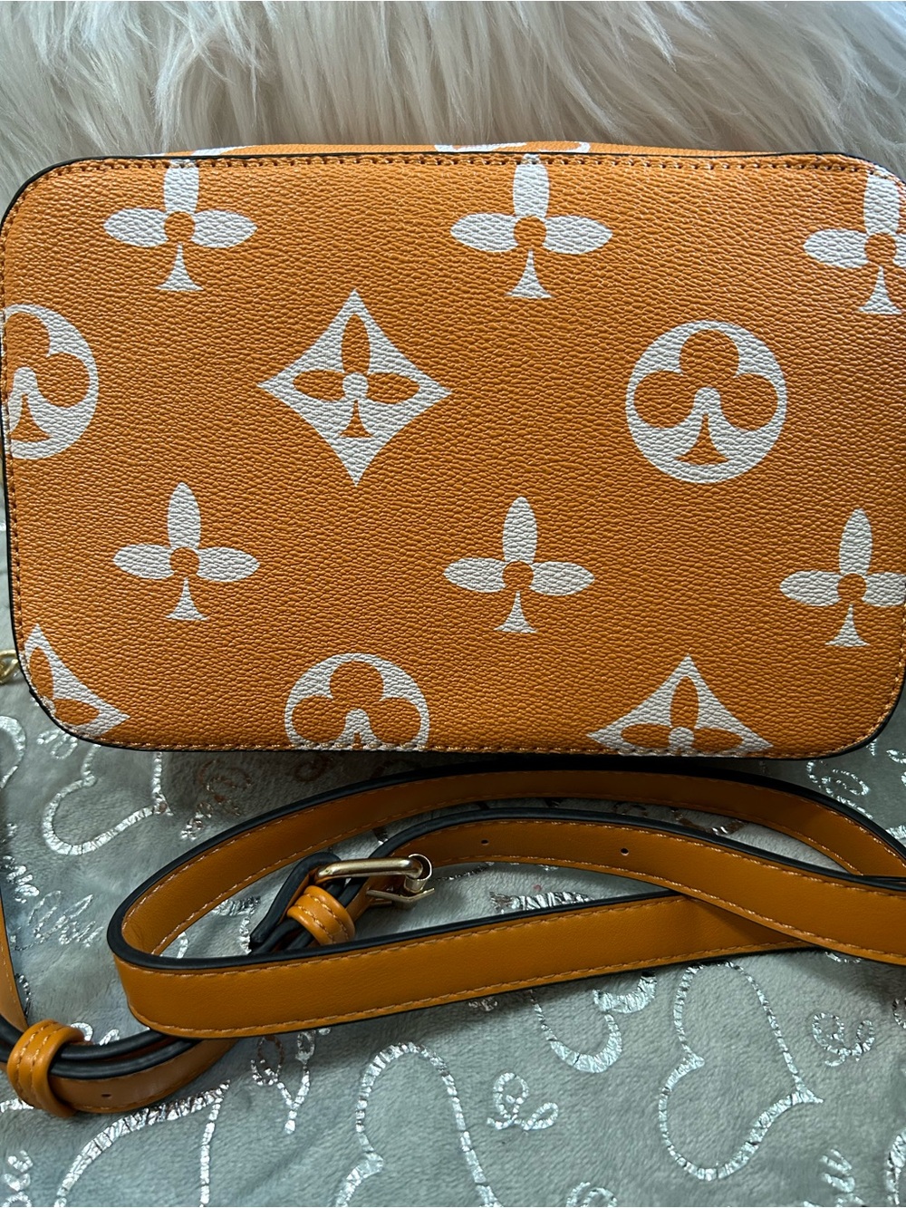 NWT Classic Fashion Monogram Crossbody wi/Gold Chain & Matching Wallet, Orange - Picture 3 of 11